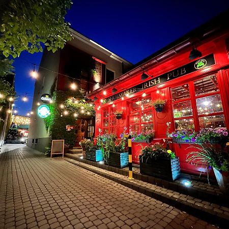 Shoemaker Irish Pub & Accommodation Kielce Exteriör bild