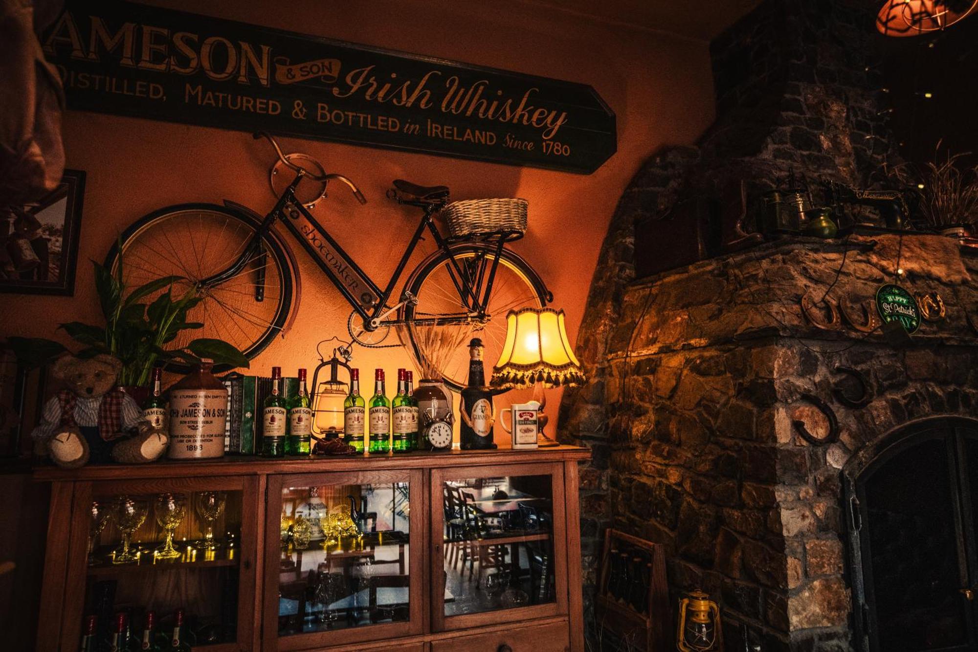 Shoemaker Irish Pub & Accommodation Kielce Exteriör bild