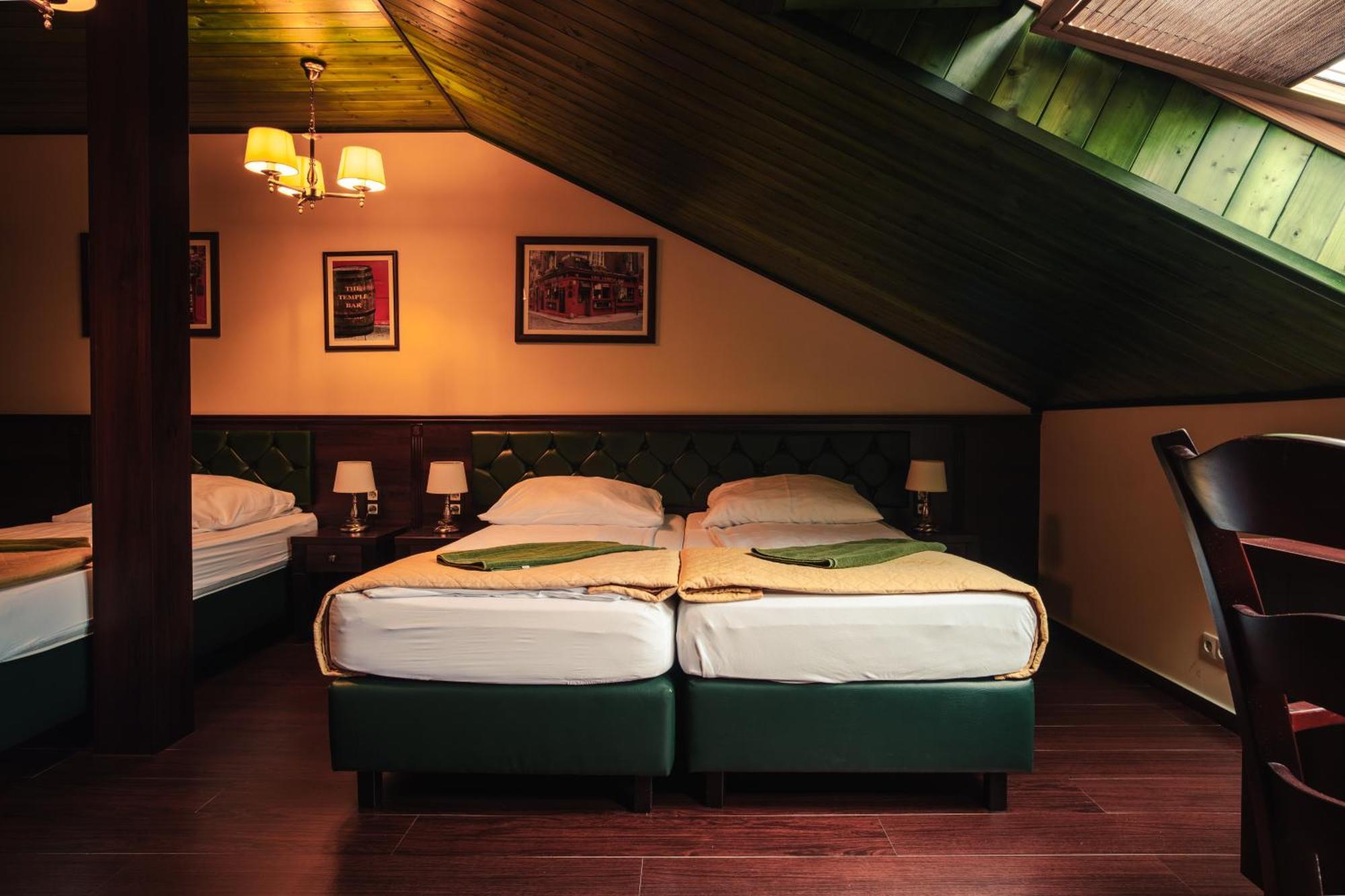Shoemaker Irish Pub & Accommodation Kielce Exteriör bild
