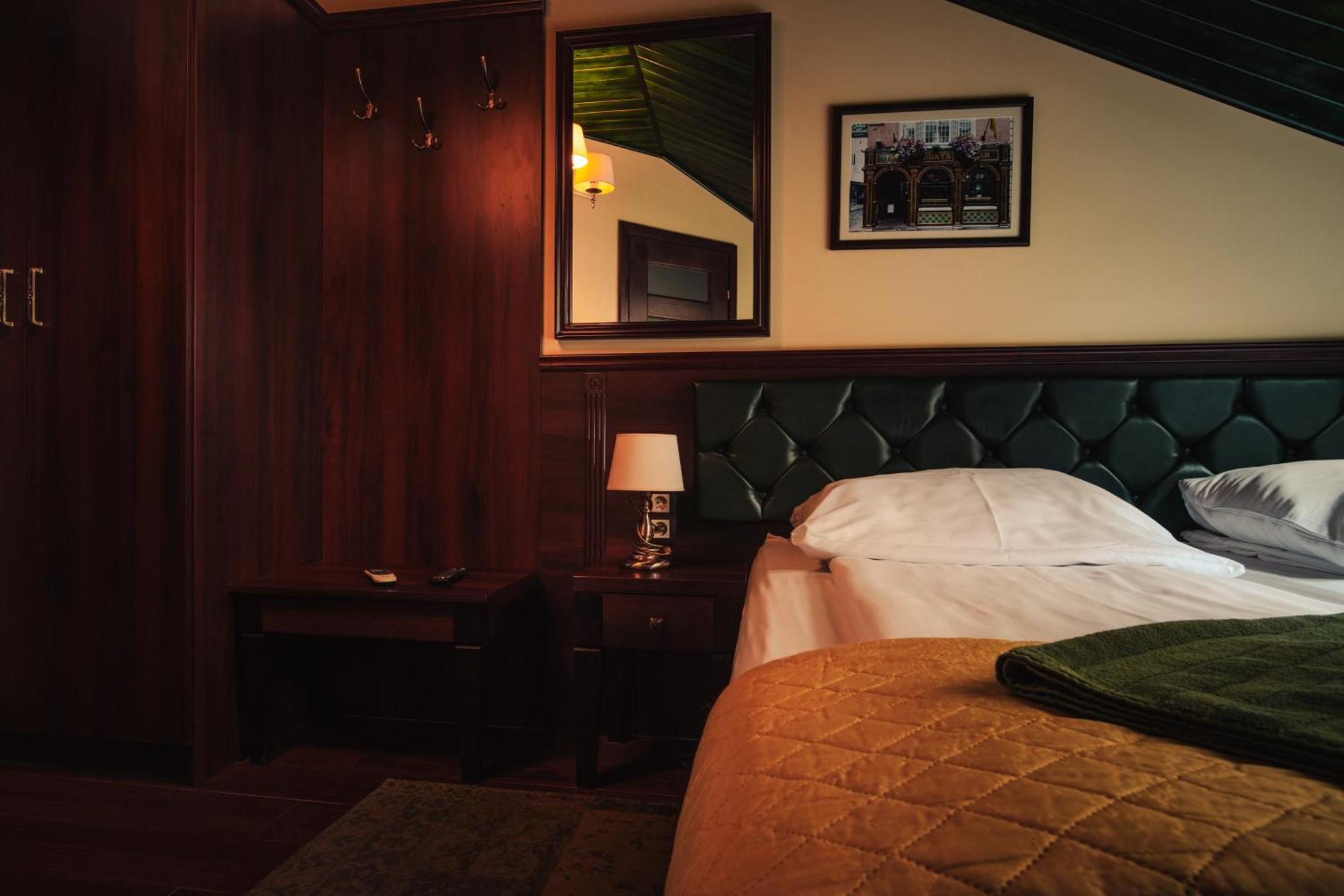 Shoemaker Irish Pub & Accommodation Kielce Exteriör bild