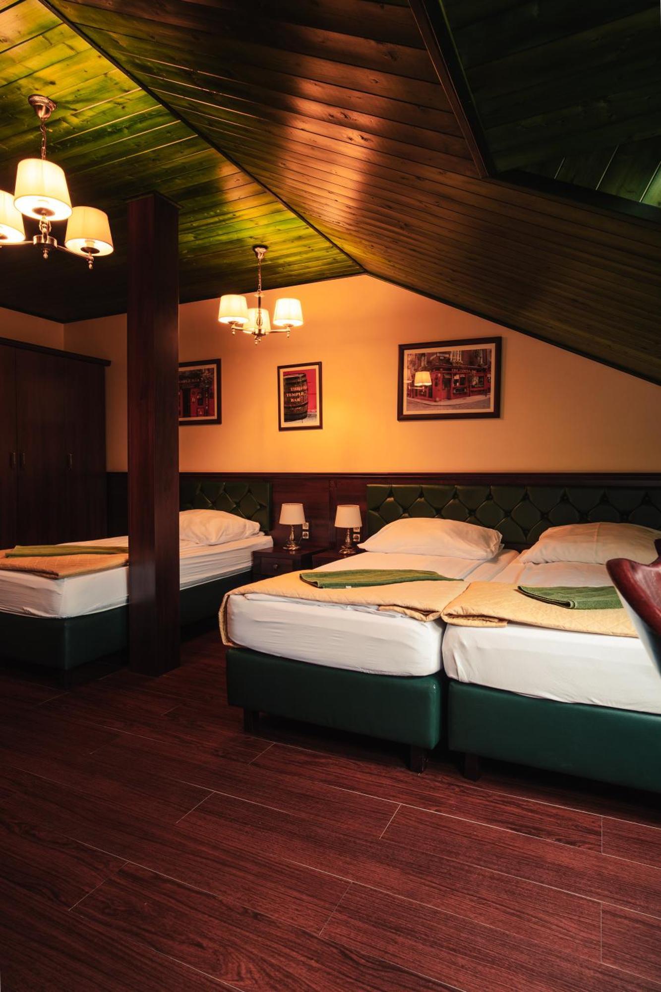 Shoemaker Irish Pub & Accommodation Kielce Exteriör bild