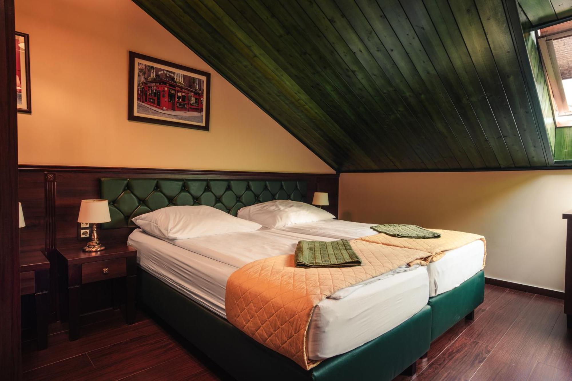 Shoemaker Irish Pub & Accommodation Kielce Exteriör bild