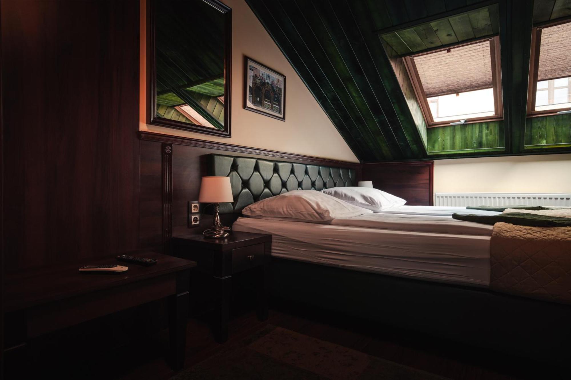 Shoemaker Irish Pub & Accommodation Kielce Exteriör bild