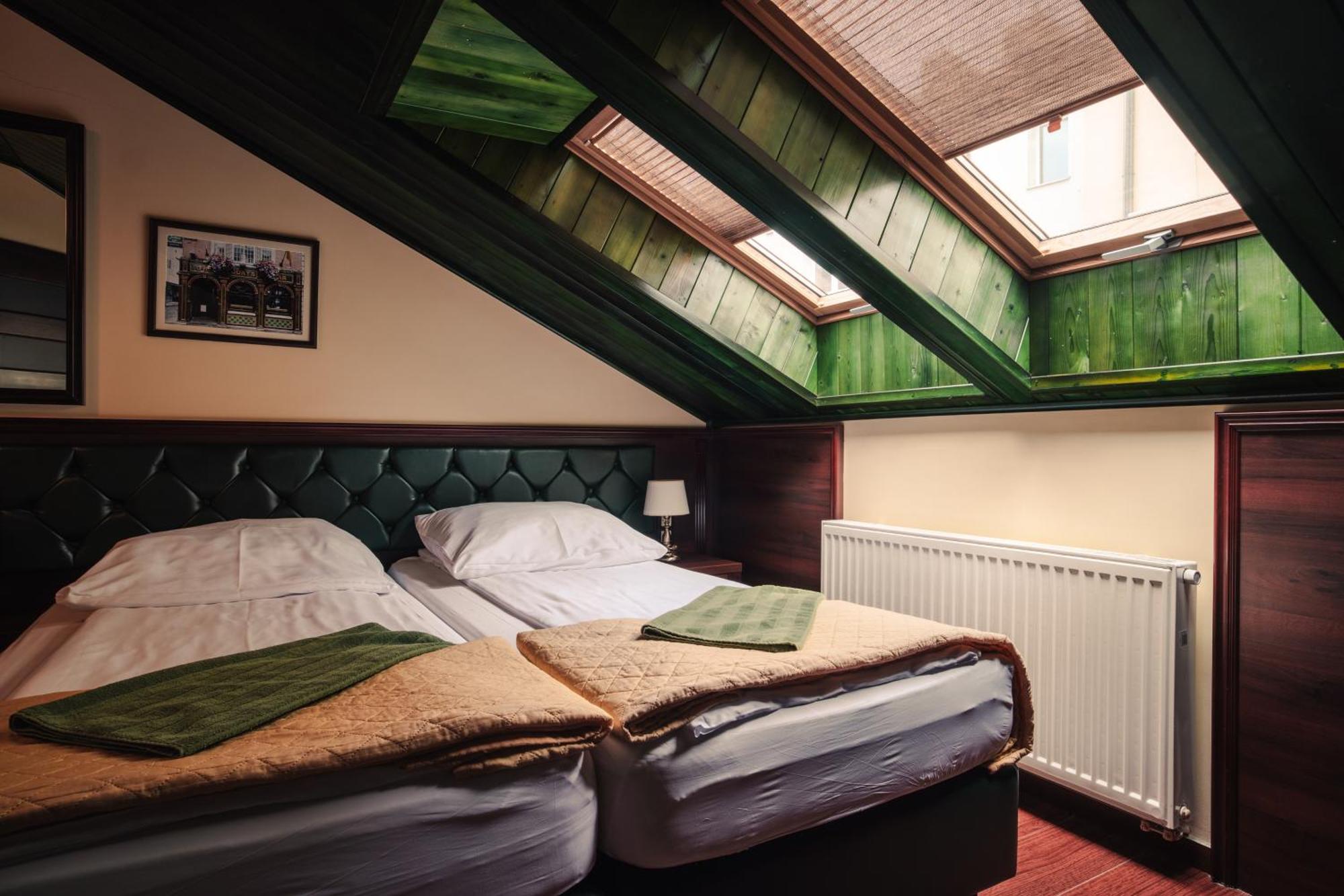 Shoemaker Irish Pub & Accommodation Kielce Exteriör bild